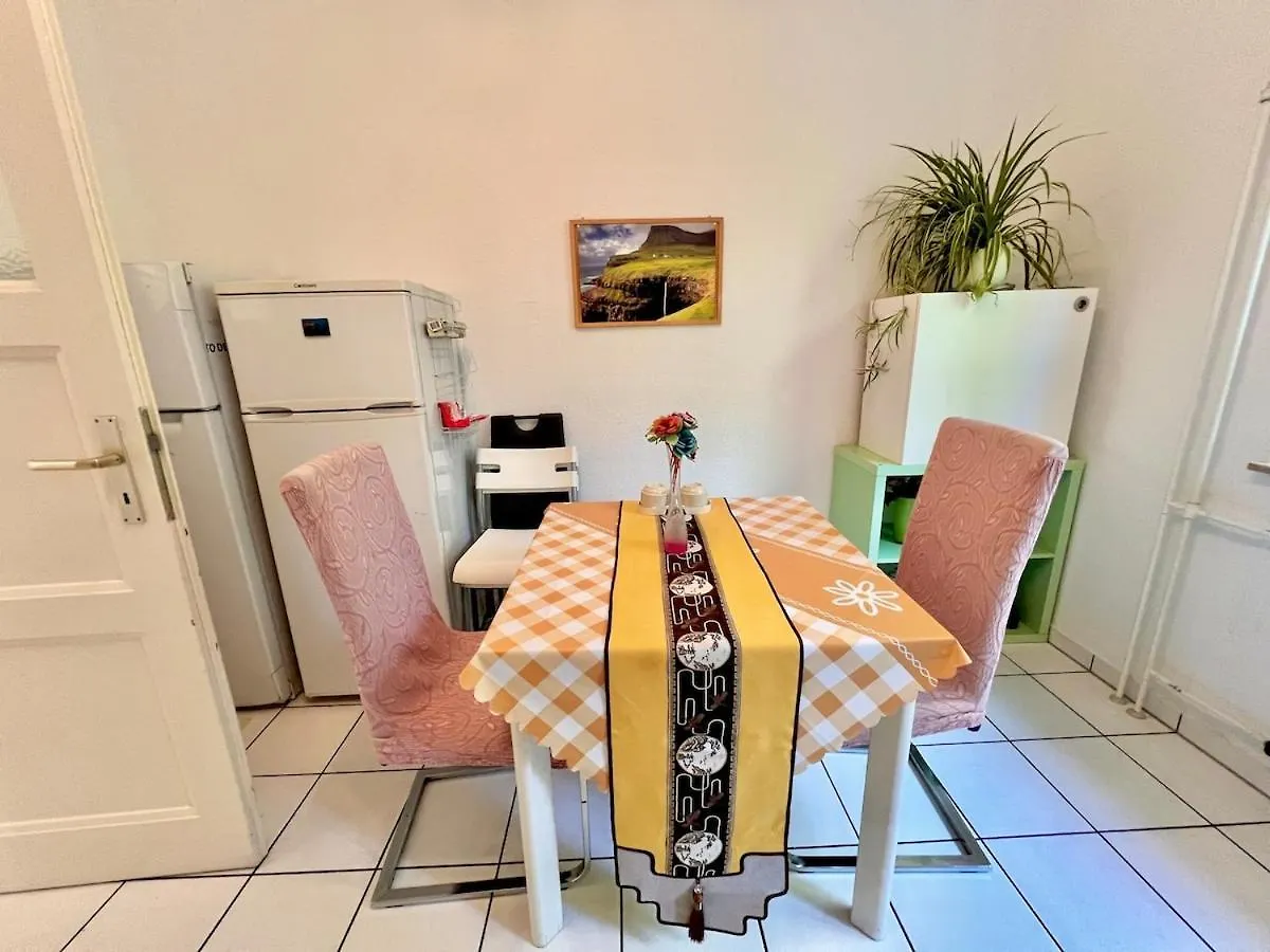 Cozy 2-Room-Apartment On Zoo Park In District 2 Dusseldorf 0*,