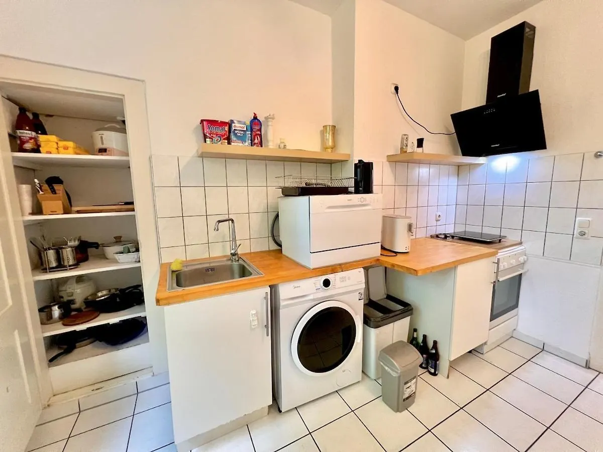 Cozy 2-Room-Apartment On Zoo Park In District 2 Düsseldorf 0*,  Alemania